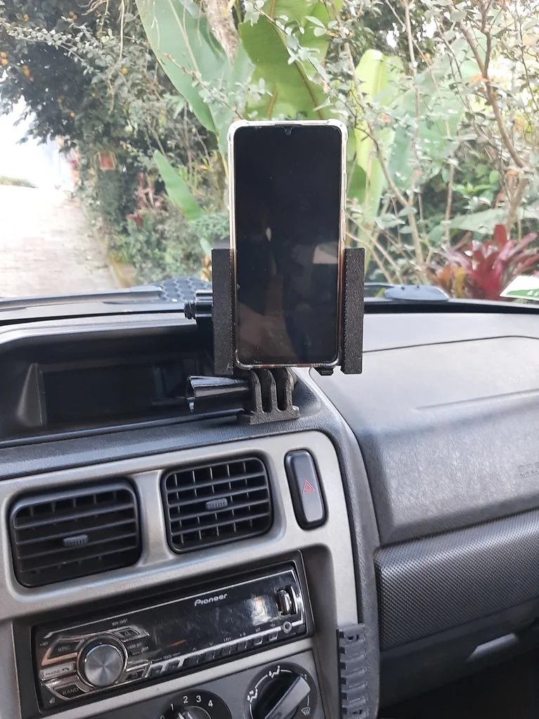 Крепление для мобильного телефона в автомобиле