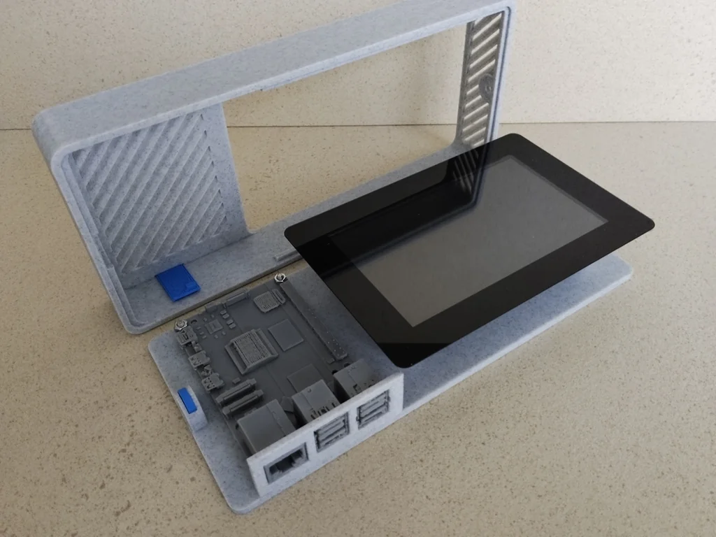 3D модель Модель Raspberry Pi 4B з корпусом та сенсорним дисплеєм - фото 4