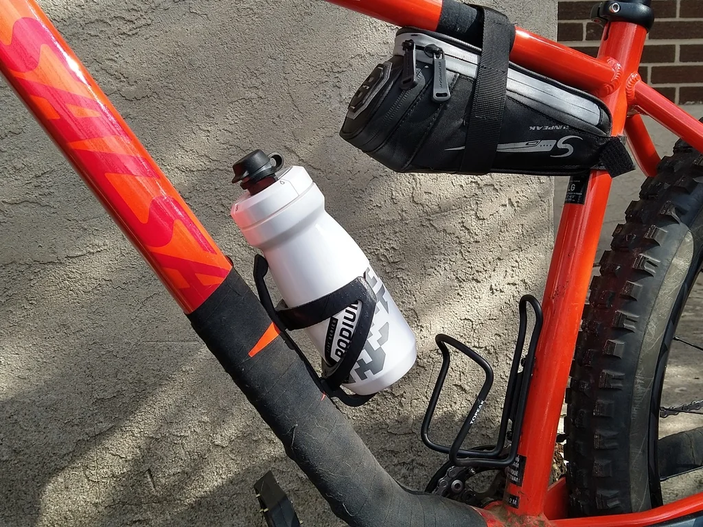 3D модель Двухчастная подставка для бутылки на велосипед - фото 1