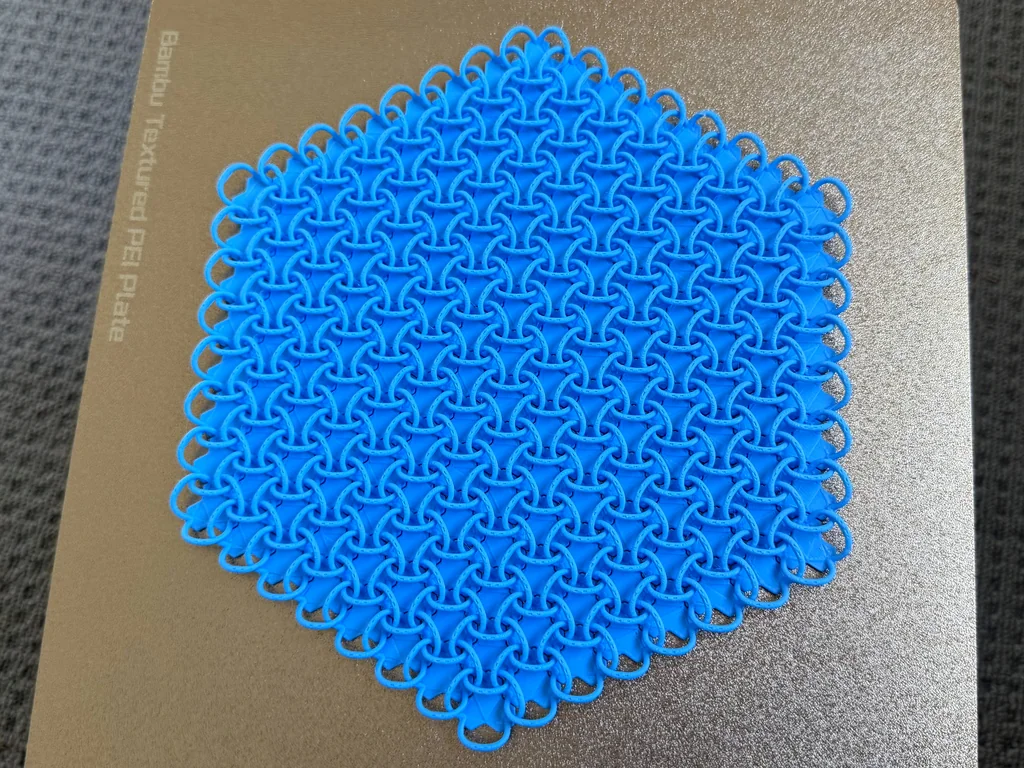 Модель цепного доспеха с узором Трюше