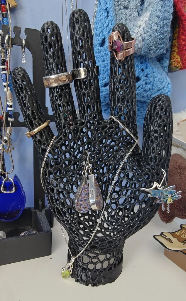 Тримач для ювелірних виробів у формі руки Vornoi