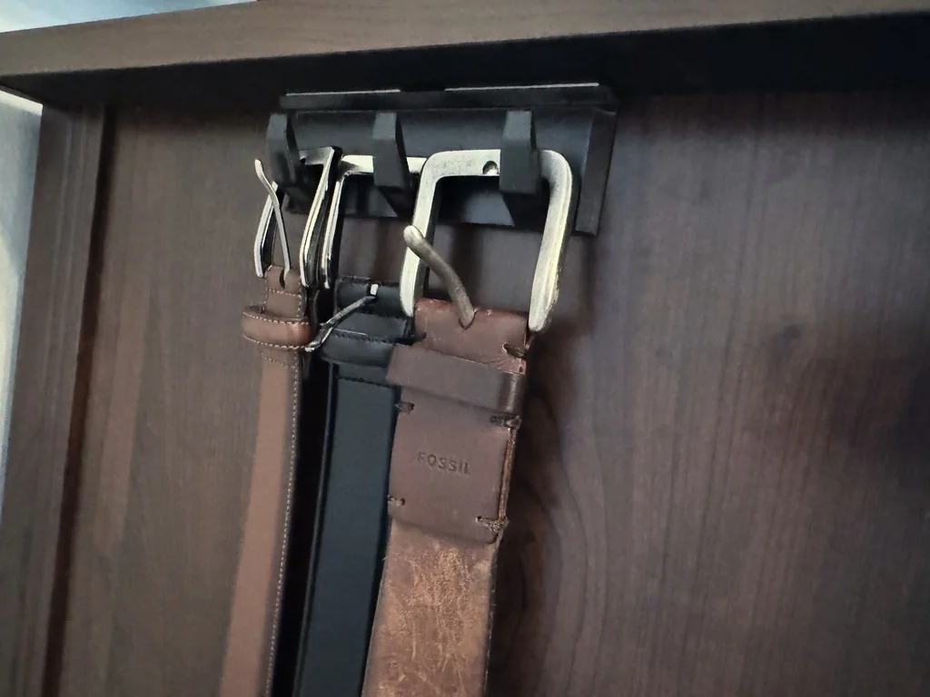 Компактные настенные крючки для хранения