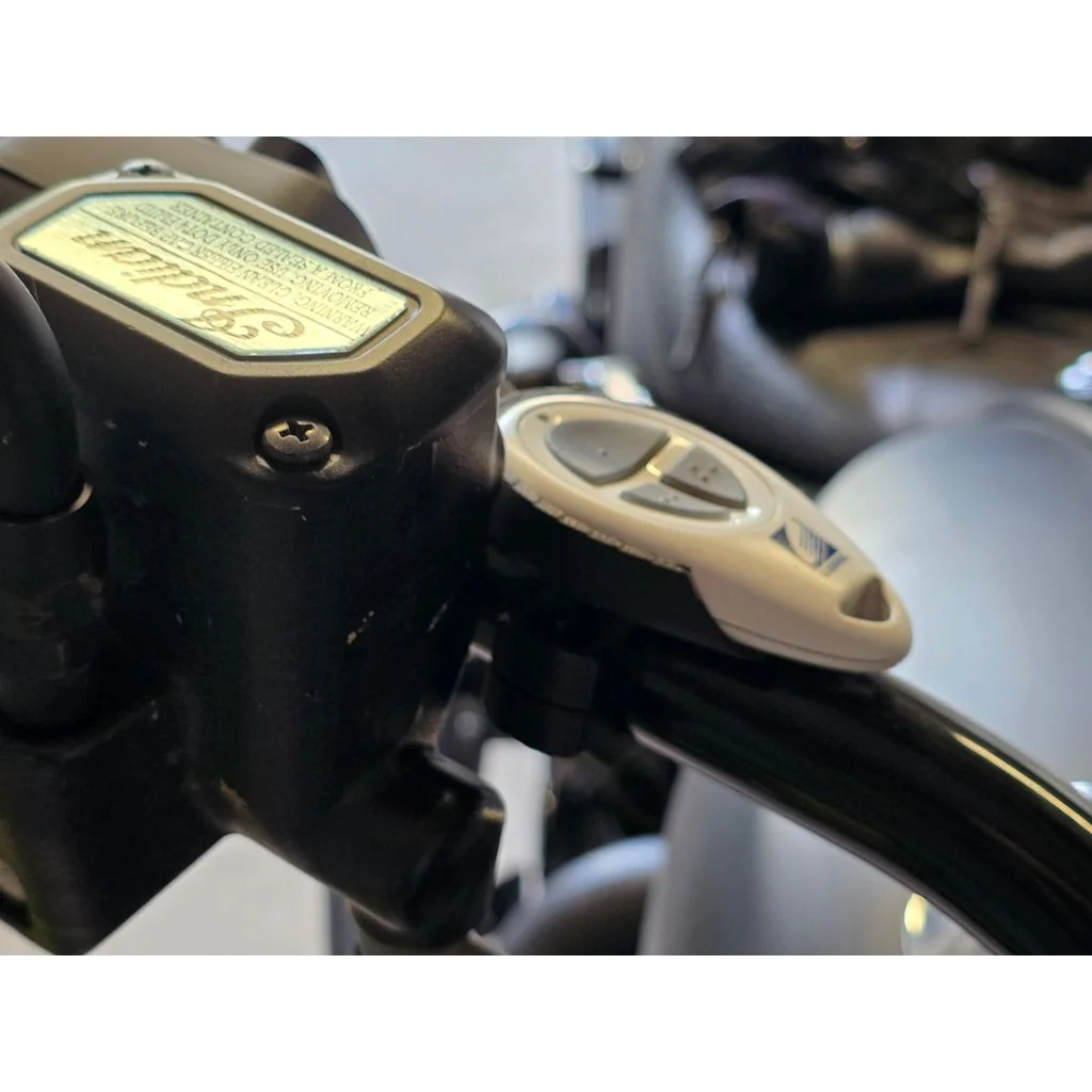 3D модель Держатель для пульта гаражных ворот на руль мотоцикла - фото 3