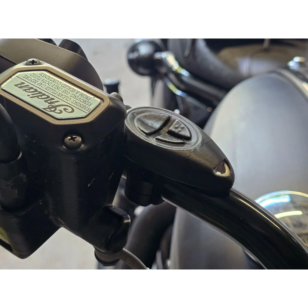 3D модель Держатель для пульта гаражных ворот на руль мотоцикла - фото 4