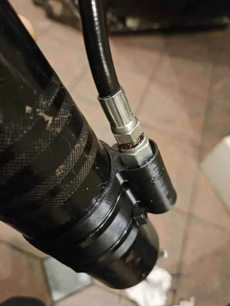 3D модель Тримач для насадки змащувального пістолета - фото 2