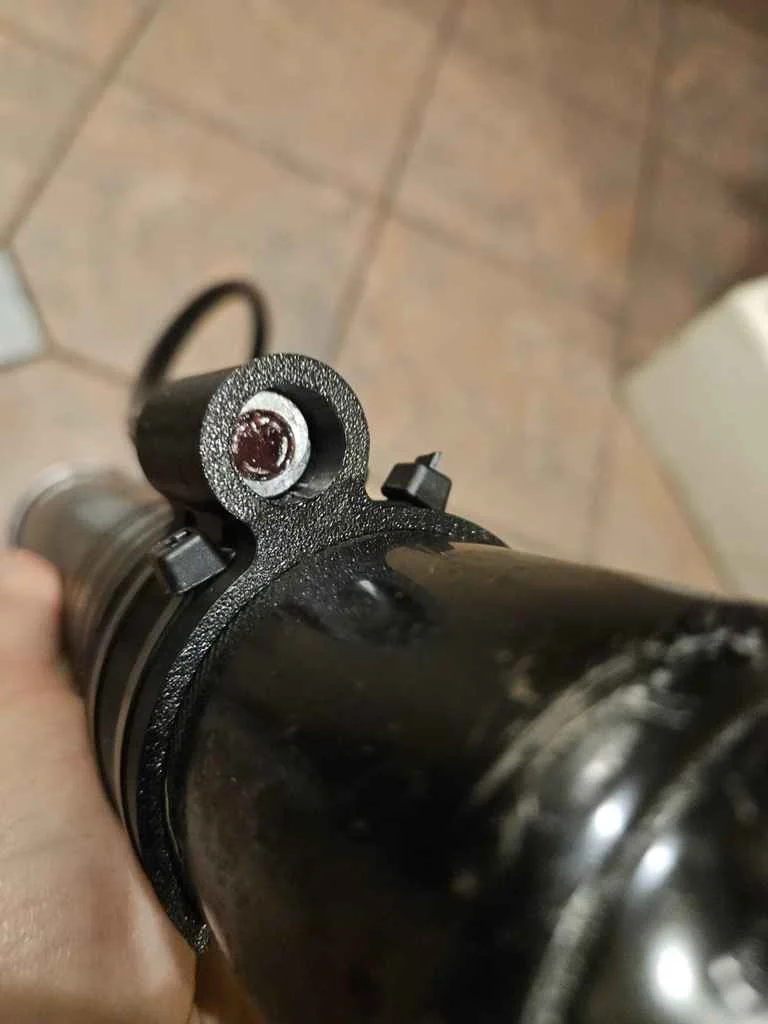 3D модель Тримач для насадки змащувального пістолета - фото 3