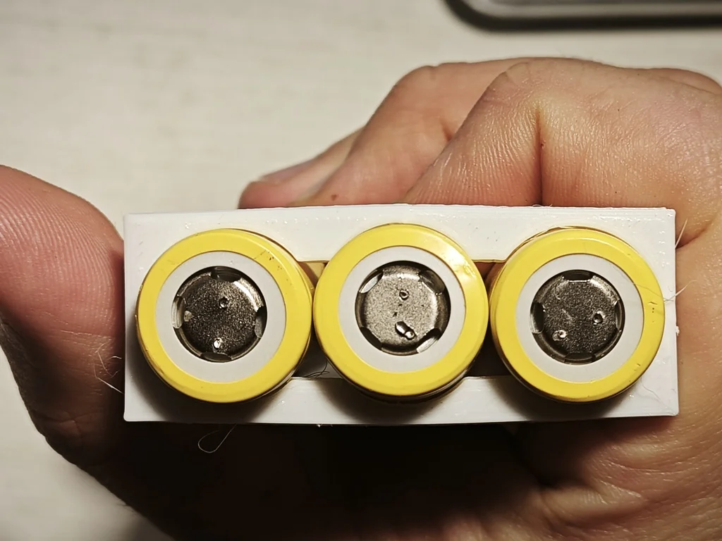 3D модель Фиксаторы для точечной сварки аккумуляторов 18650 - фото 2