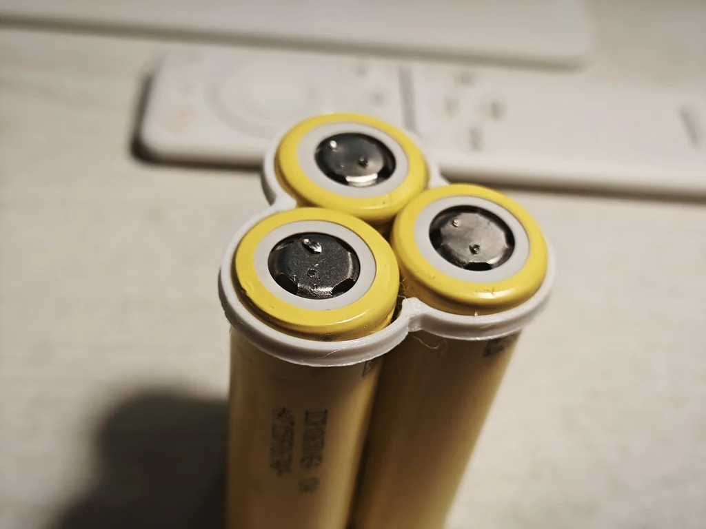 3D модель Кріплення для точкової зварки акумуляторів 18650 - фото 2