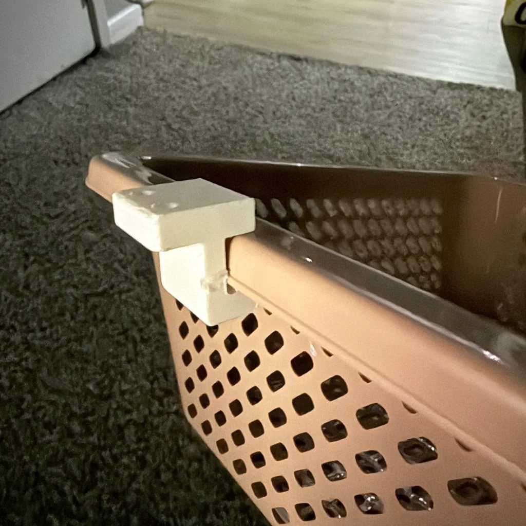 Подвес для пластиковых ящиков под столом