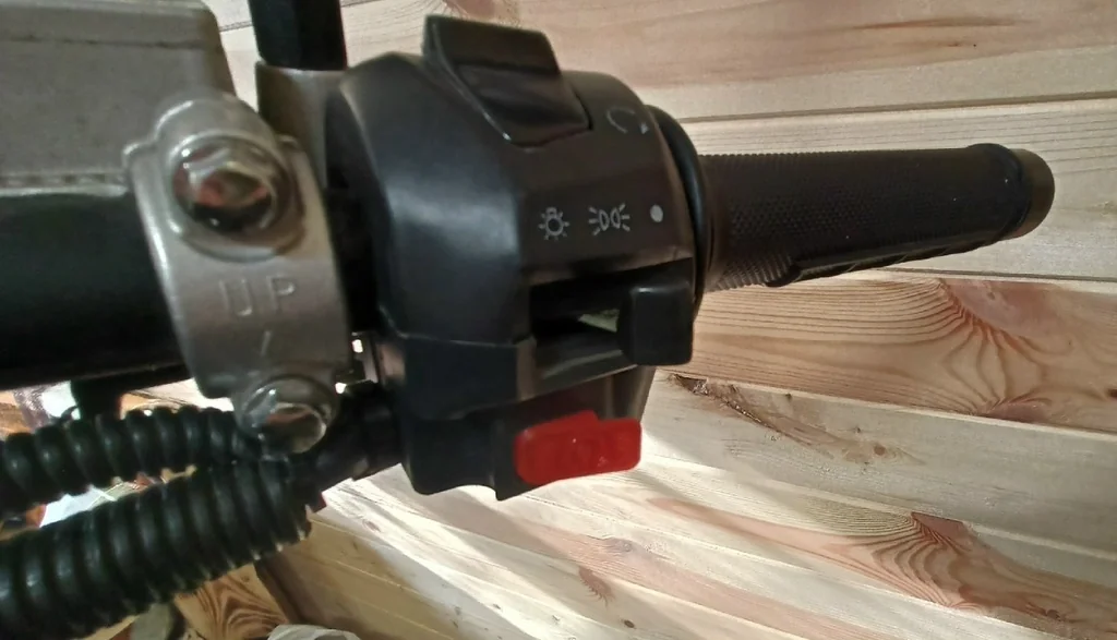 3D модель Кнопки и рычаги мотоцикла - фото 2