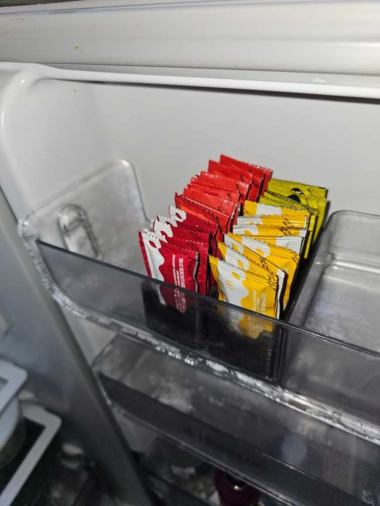 3D модель Тримач для пакетиків кетчупу - фото 2