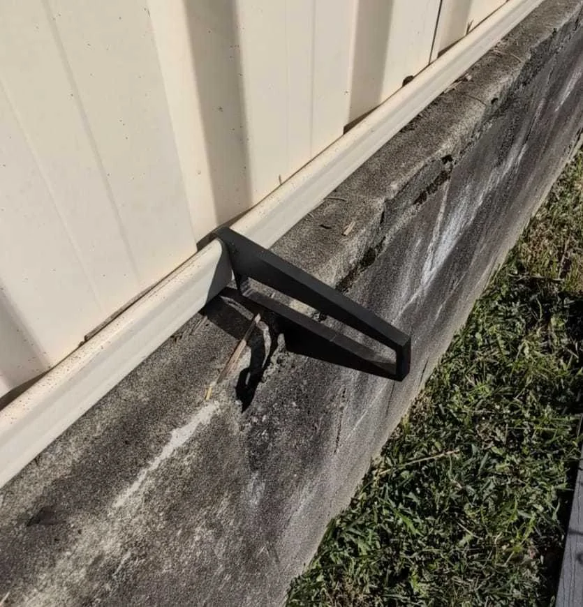 3D модель Крючок для полки из цветного металла - фото 2