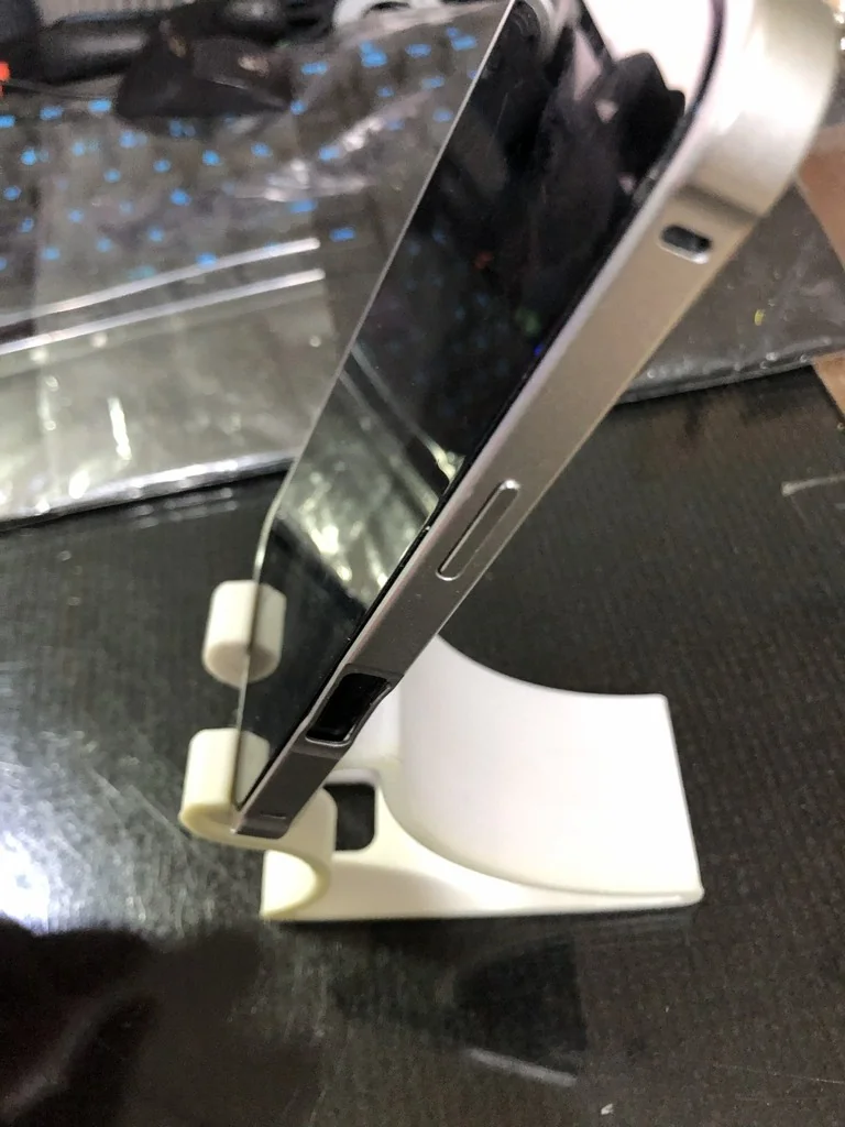 3D модель Тримач для телефону iPhone 17 - фото 4