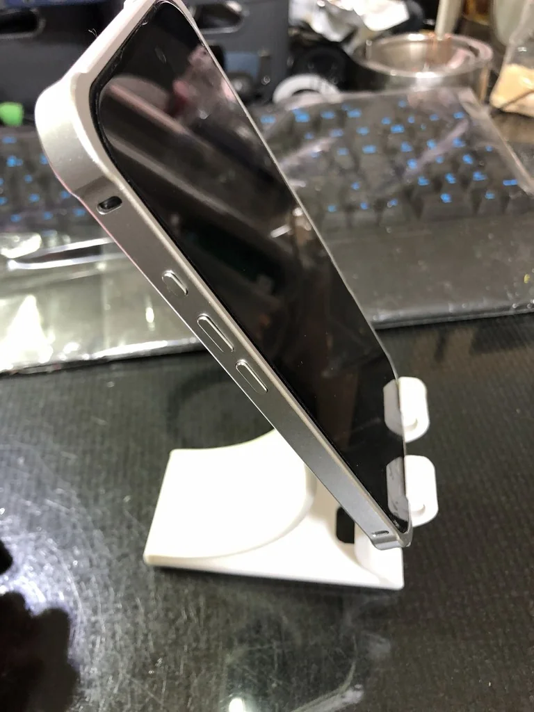 3D модель Тримач для телефону iPhone 17 - фото 5