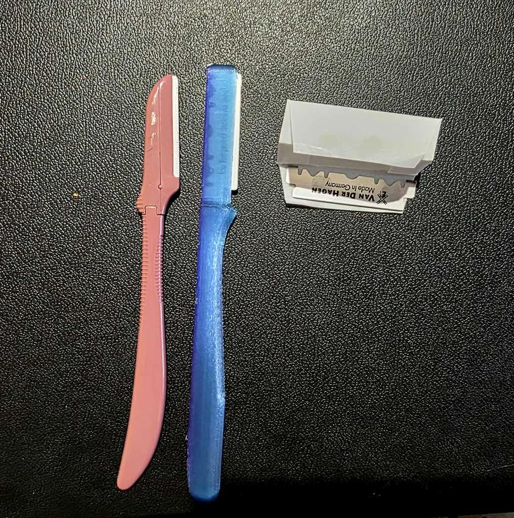 3D модель Безопасная бритва для бровей и усов - фото 1