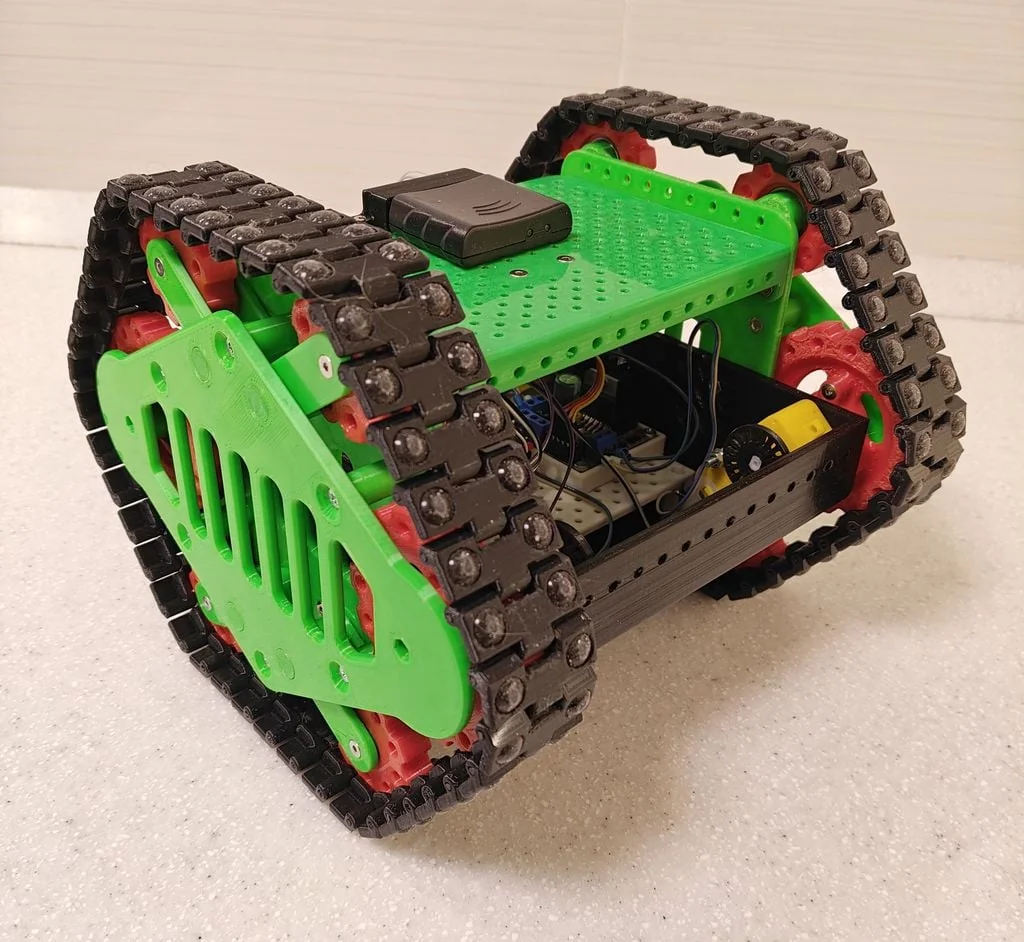 Модель самоходной гусеничной платформы