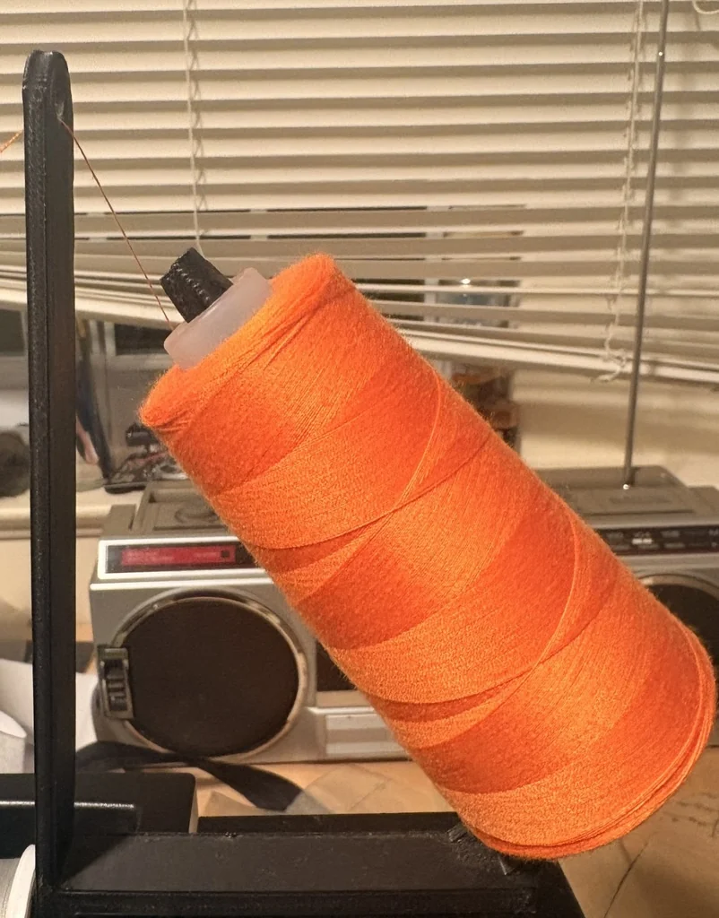 3D модель Держатель для катушек ниток - фото 2