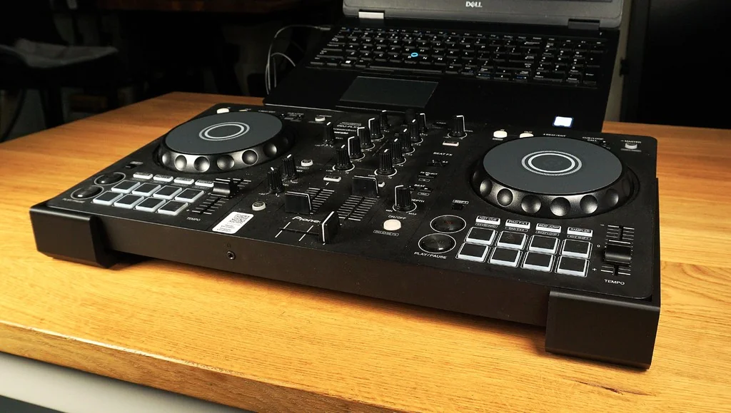 3D модель Подставка для контроллера Pioneer DDJ-FLX4 - фото 9