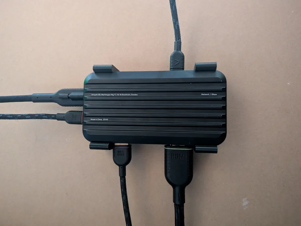 Держатель для USB-C хаба Unisynk 8 портов V3