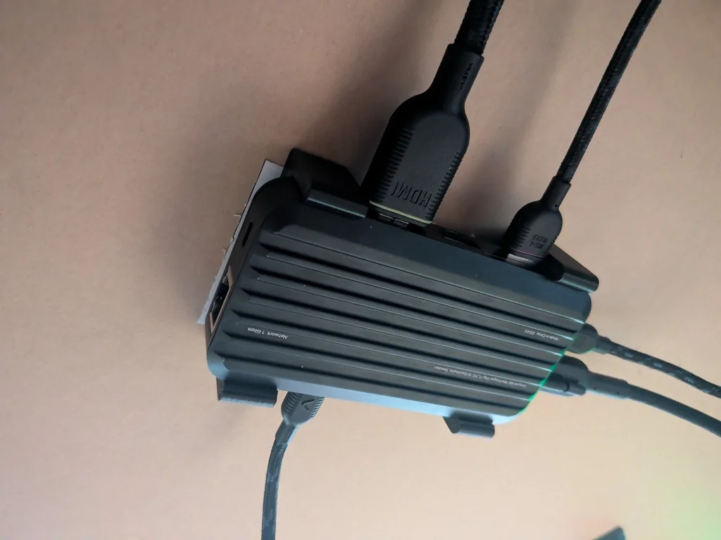 3D модель Держатель для USB-C хаба Unisynk 8 портов V3 - фото 2