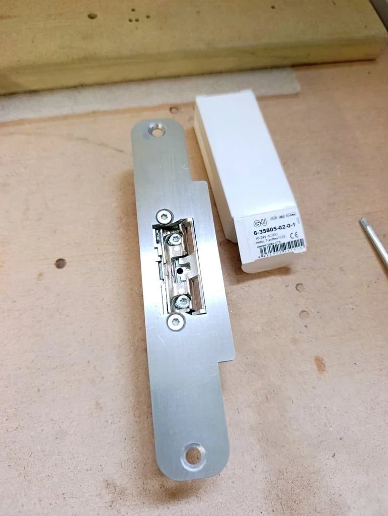 Планка для электромеханического замка GU-BKS ET 8