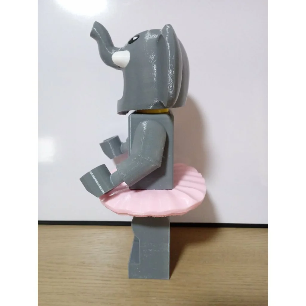 3D модель Гигантская минифигурка девочки в костюме слона - фото 2