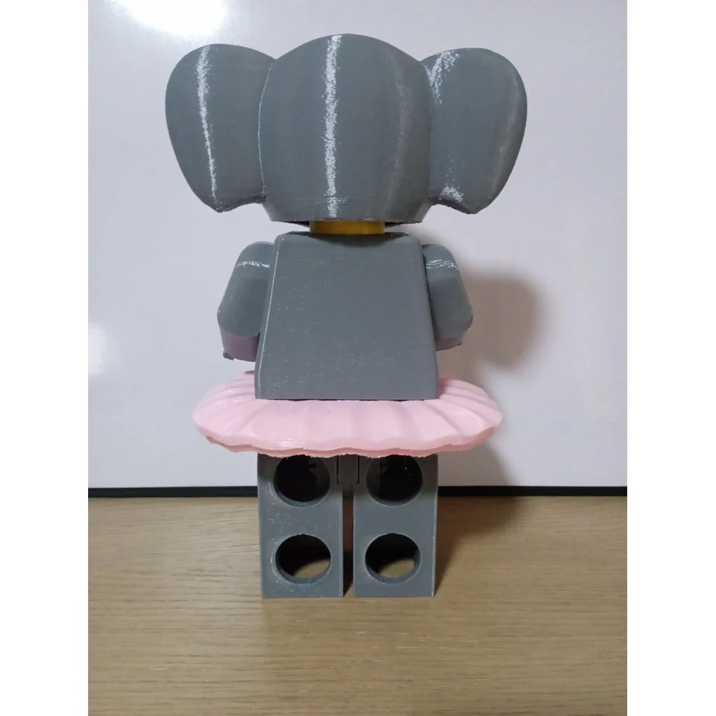 3D модель Гигантская минифигурка девочки в костюме слона - фото 3