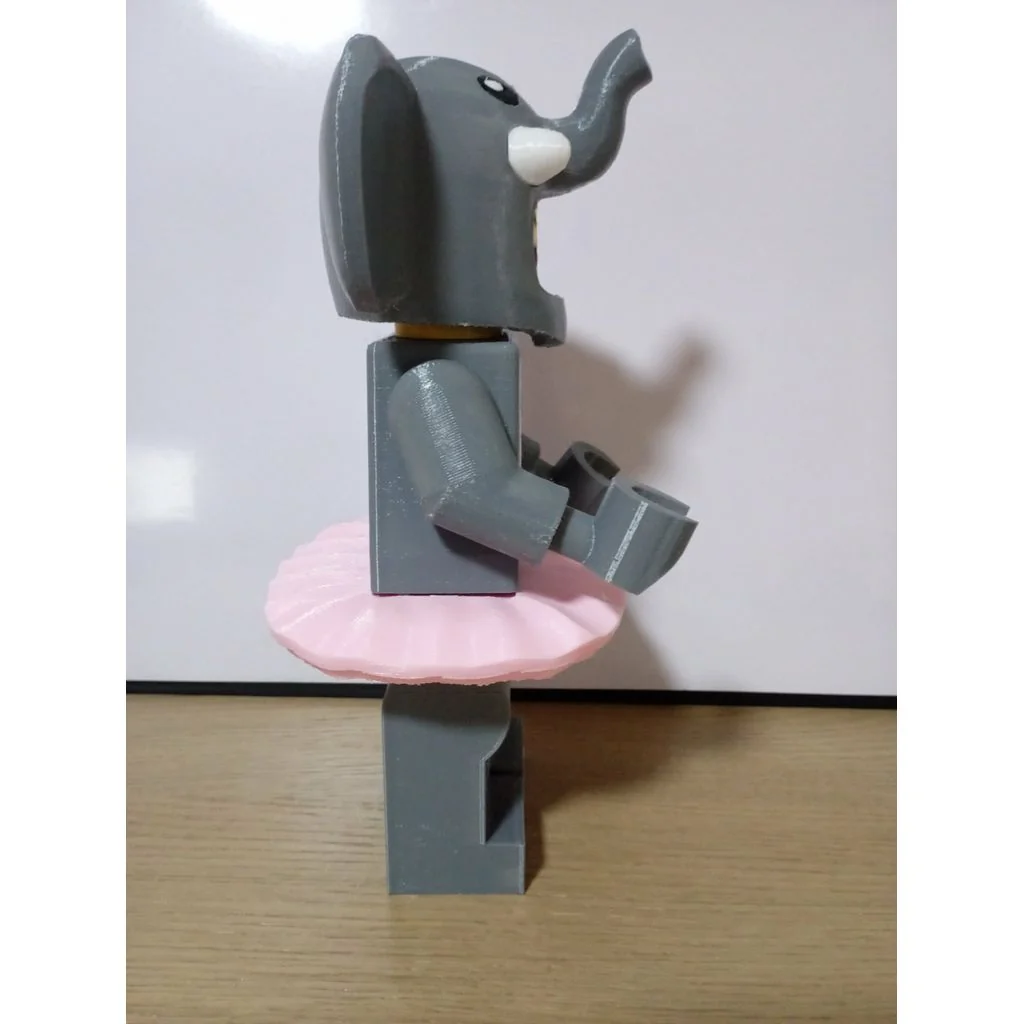 3D модель Гигантская минифигурка девочки в костюме слона - фото 4