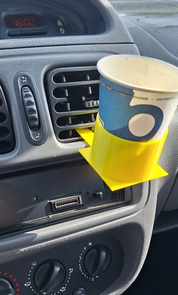 Держатель для чашки кофе Renault Clio 2