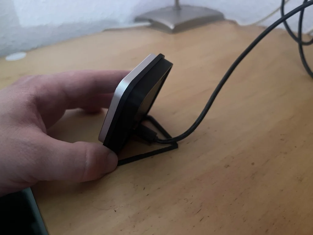 Подставка для Eve Room, печатаемая без поддержки