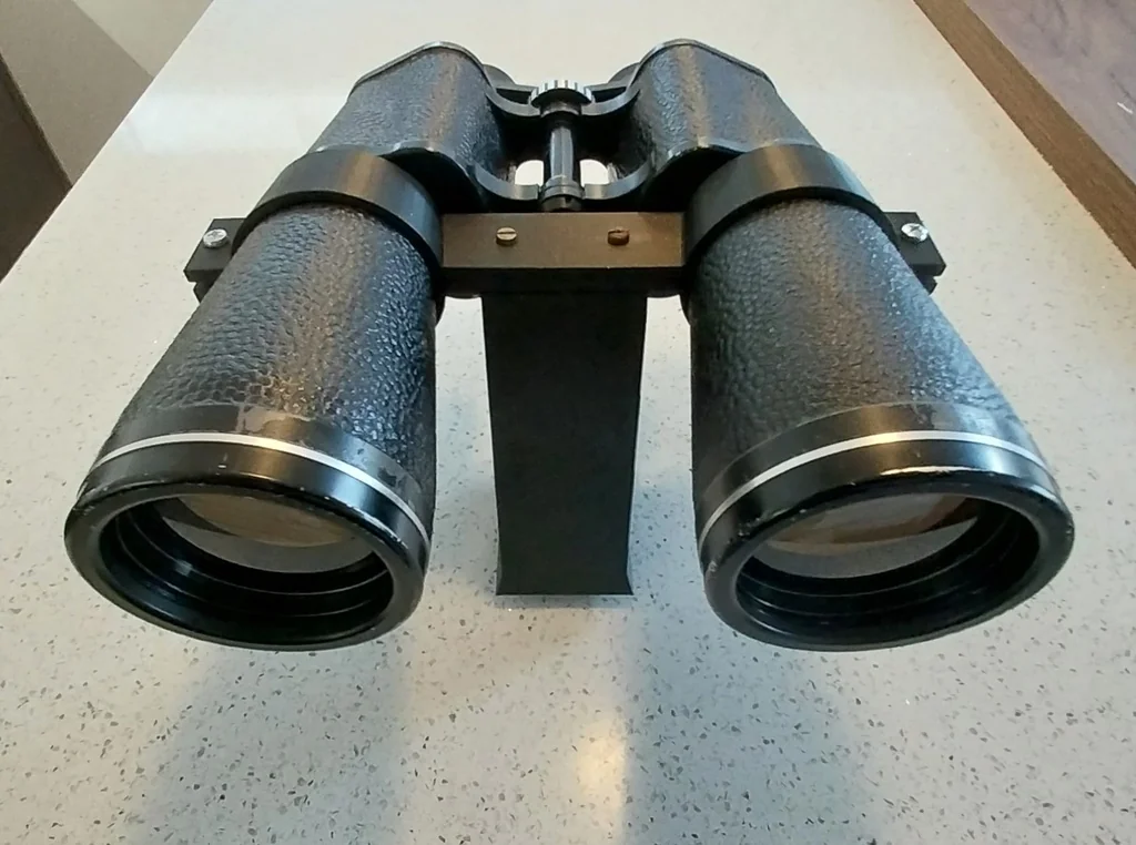 Крепление для биноклей