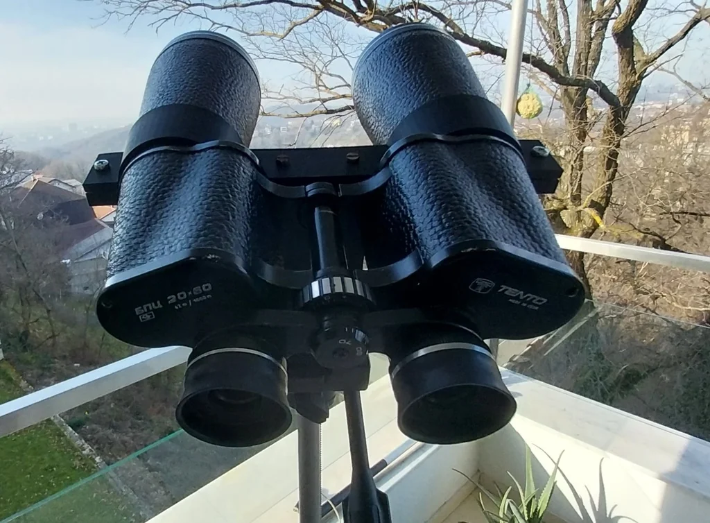 Крепление для биноклей