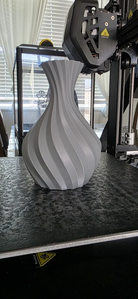 3D модель Спиральная ваза Slight Twisted - фото 1