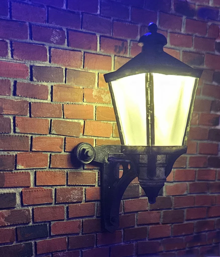 Уличная газовая лампа на стену в масштабе 1:19