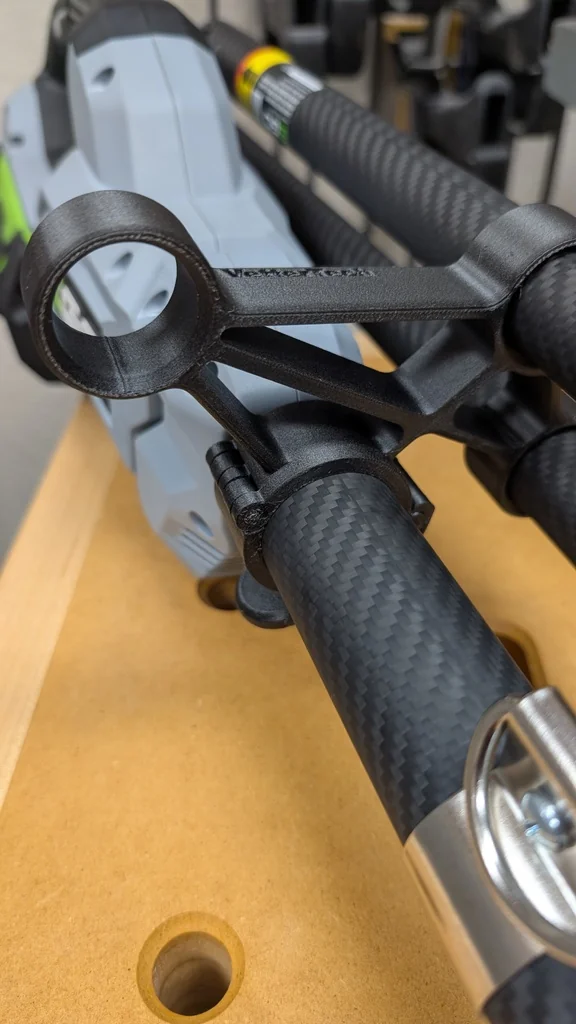 3D модель Крепление для пилы EGO POWER+ 10" - фото 3