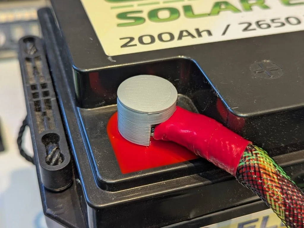 Крышка для аккумуляторных клемм M8