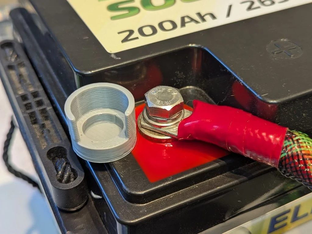 3D модель Крышка для аккумуляторных клемм M8 - фото 2