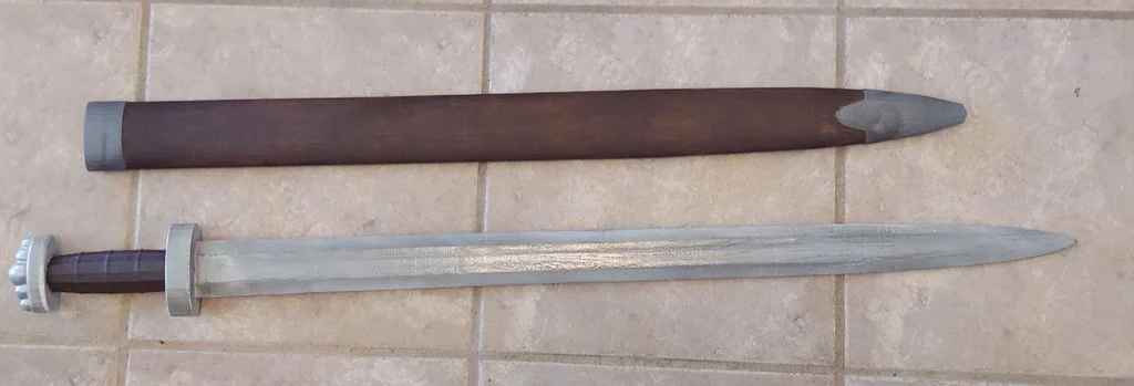 Простая модель меча викингов с ножнами