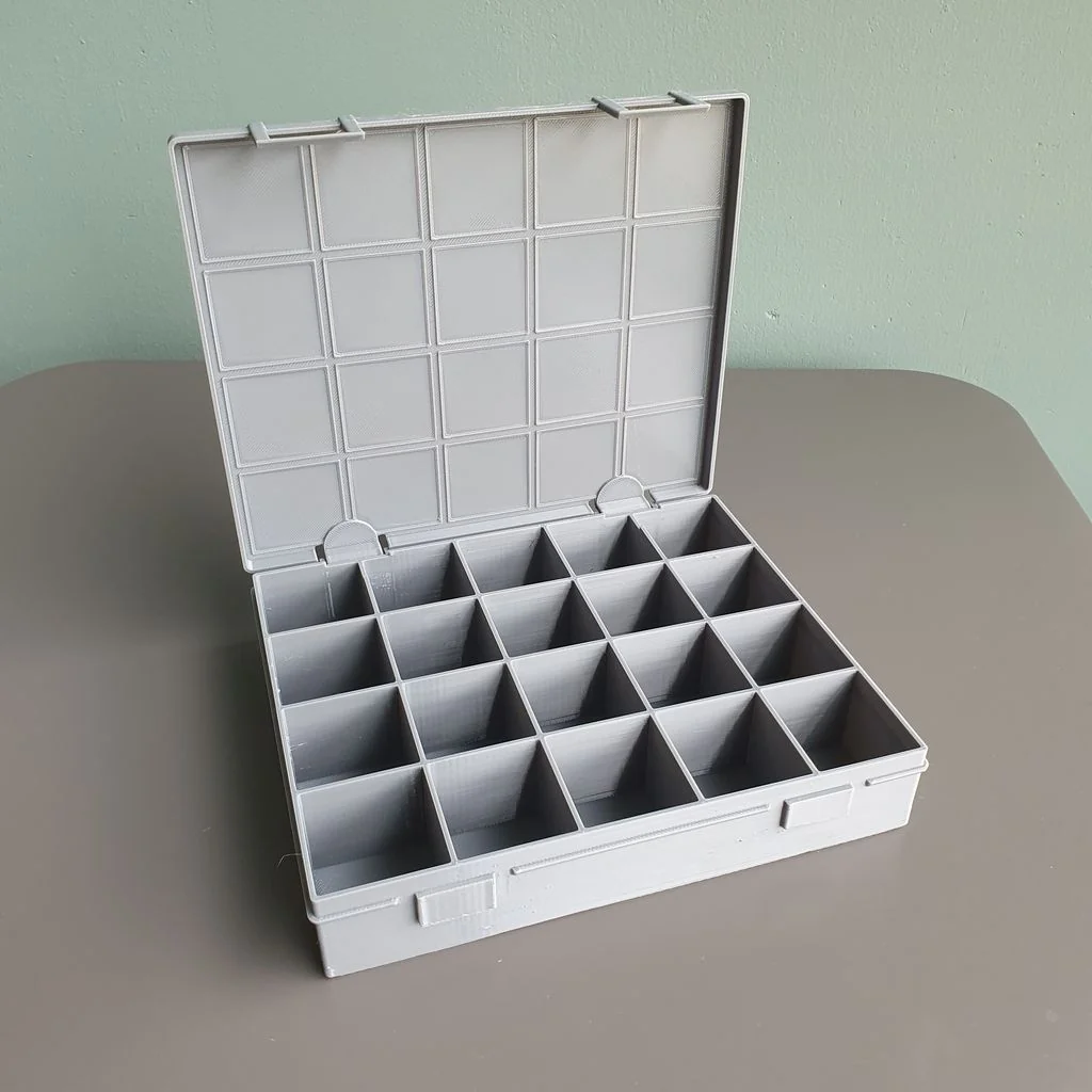 Органайзер с крышкой и 20 отделениями