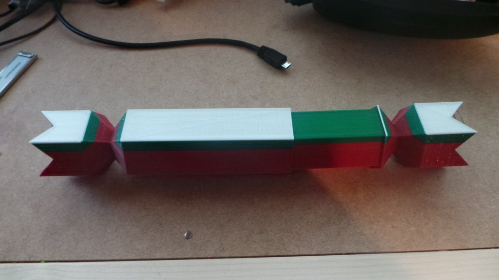 Открывающийся хлопушка