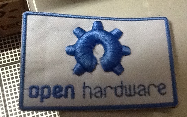 Логотип Open Hardware для вышивки с объемным эффектом