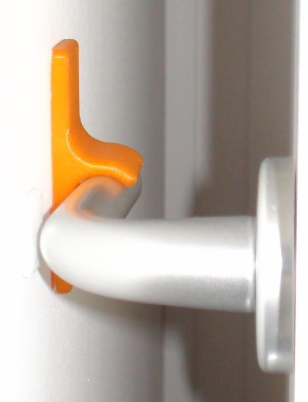 Держатель для открытой двери