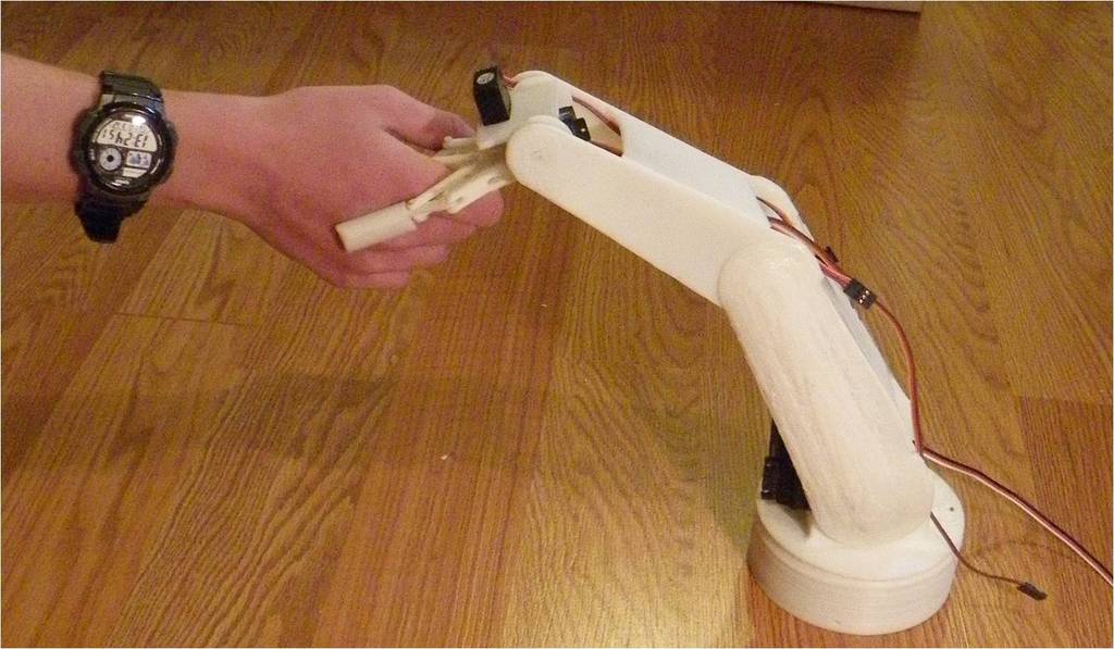 Роботизированная рука AURA