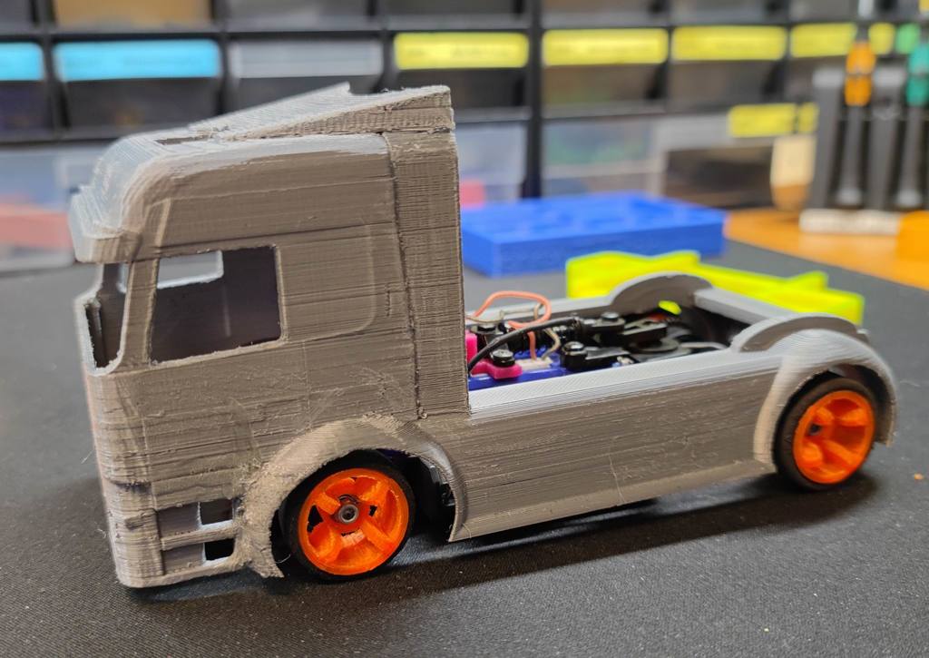 Гоночный грузовик Mercedes