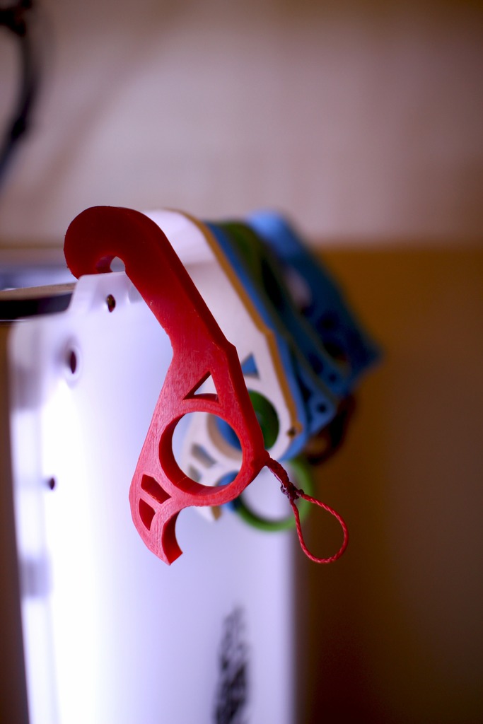 Умный одноручный открыватель бутылок