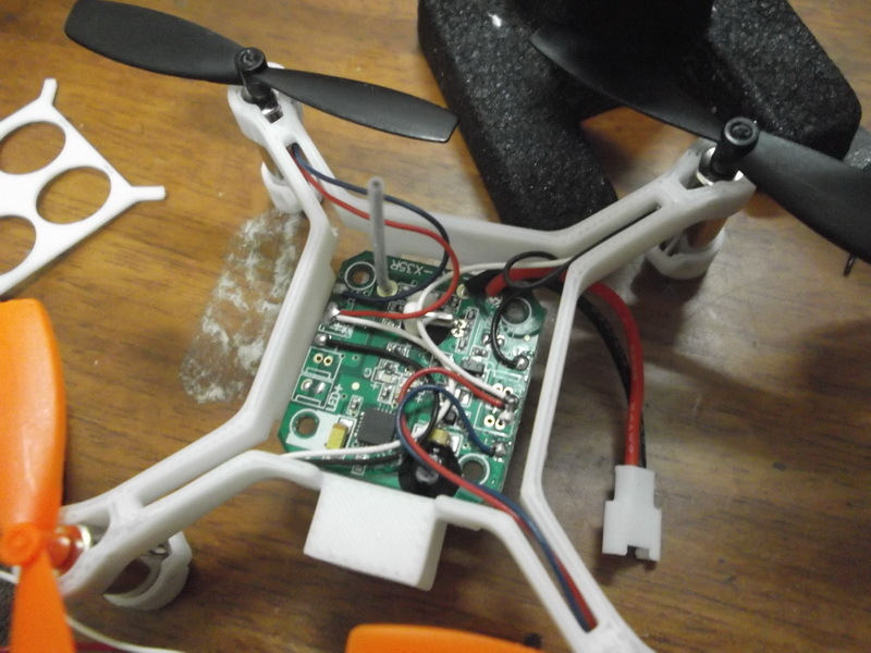 XL-RCM 10.0 PIXXY: Карманный дрон / FPV квадрокоптер