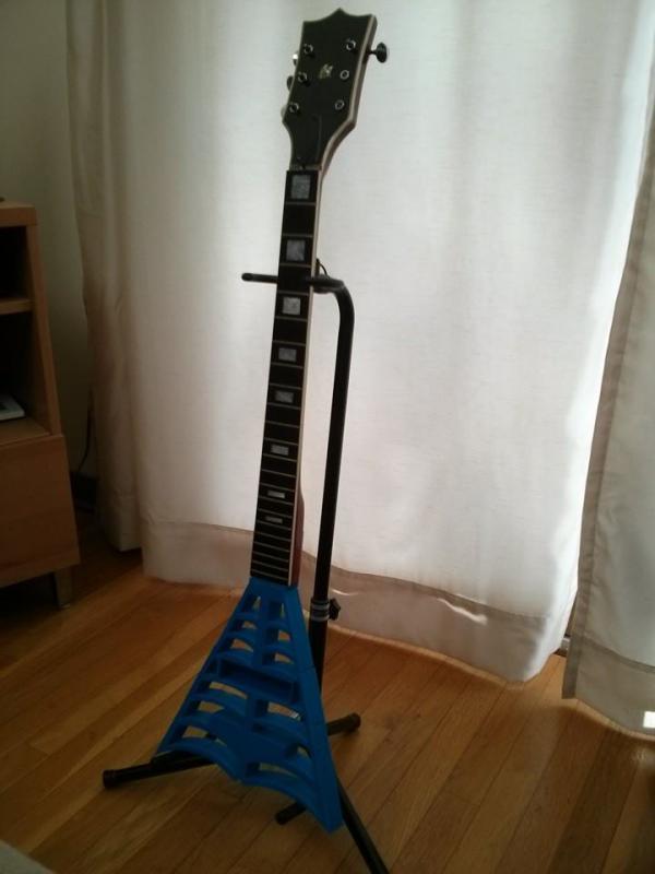 Играбельная электрогитара "паутинка"