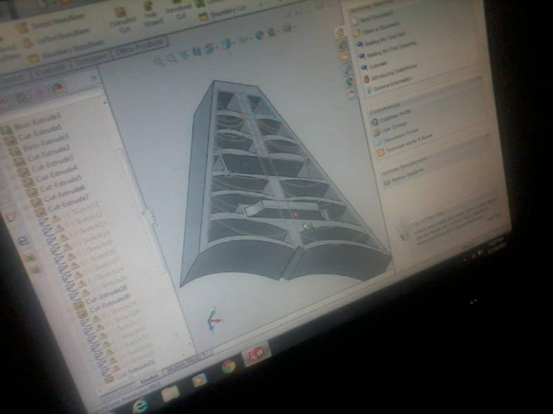 Играбельная электрогитара "паутинка"