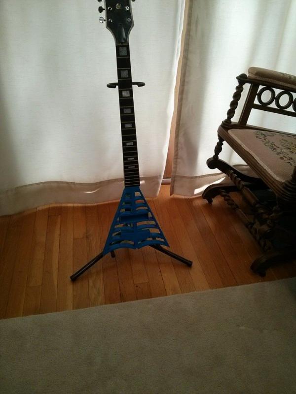 Играбельная электрогитара "паутинка"