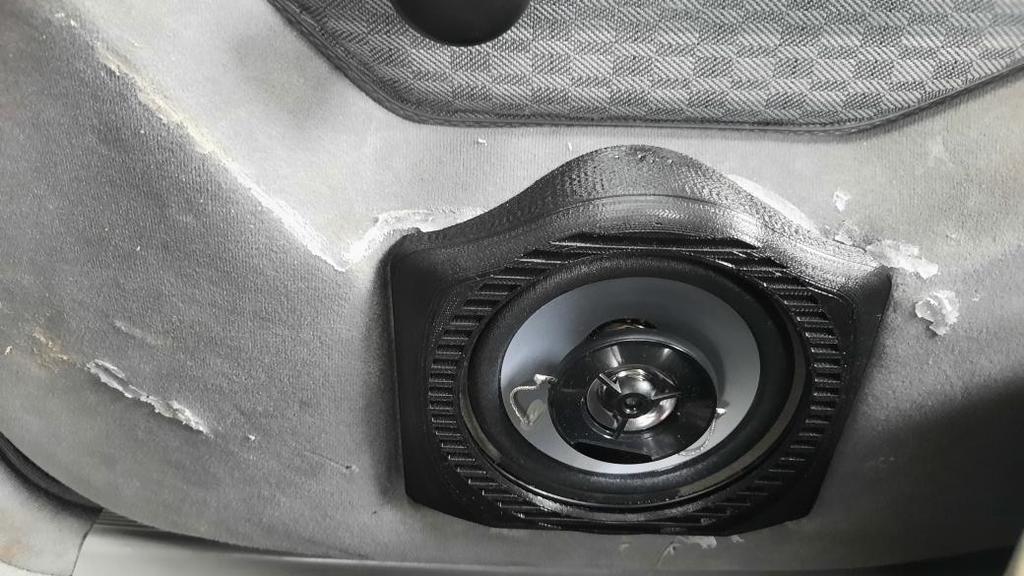 Установка динамиков в задние двери Mercedes-Benz W124 Sedan